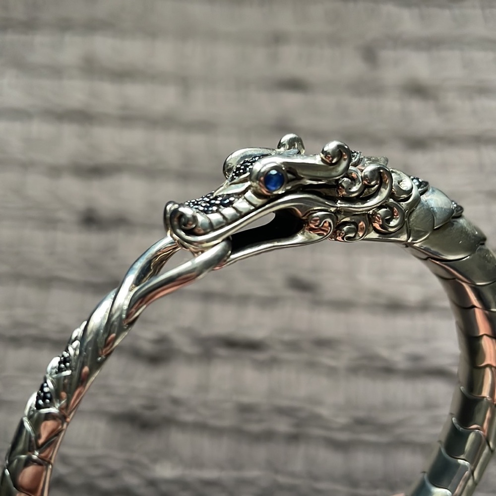 NEW/NEVER WORN John Hardy Legends Naga Silver Bracelet w/ Black & Blue S…